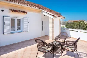 Appartement avec barbecue et terrasse | Vue jardin - Image 2