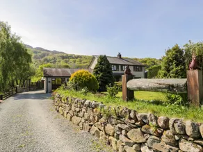 Child-friendly cottage with garden - Image 2