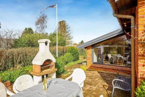 House with terrace, sauna & BBQ - Image 2