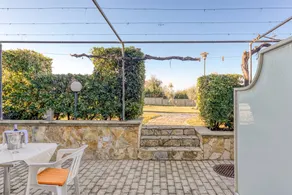 Appartement avec piscine, terrasse et jardin | Vue plage - Image 2