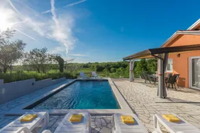 Family-friendly villa with pool & BBQ - Image 5