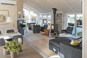 Children-friendly house with sauna, terrace & hot tub | Sea view - Image 4