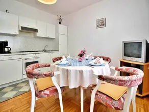Lovely apartment with BBQ, terrace & garden | Sea view - Image 4