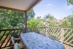 Flat with pool, terrace & garden - Image 4