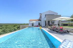 Villa with terrace, jacuzzi & garden - Image 2
