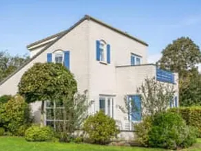 Spacious bungalow with garden, sauna & terrace - Image 4