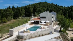 Fully equipped beautiful villa with garden, terrace & sauna - Image 4