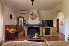 Child-friendly house with pool, BBQ & garden | Lake view | Pet-friendly - Image 5
