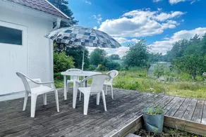 House with garden - Image 2