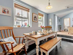 Cottage with garden - Image 3