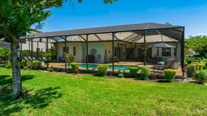 Bungalow with private pool & BBQ | Lake view - Image 4