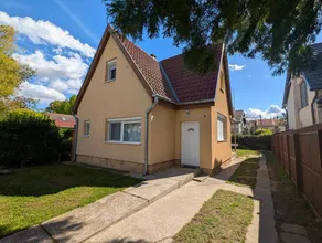 Holiday home with terrace, garden & barbecue - Image 3