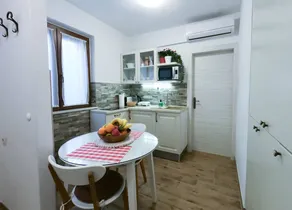 Nice flat with garden & terrace - Image 4