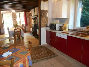 Casa con barbecue, giardino e terrazza | Vista sul giardino - Image 4