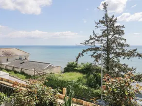 Child-friendly charming cottage with garden & terrace | Beach view | Close to the beach | Pet-friendly - Image 3