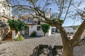 Fully equipped holiday home with garden, pool & terrace | Mountain view - Image 2