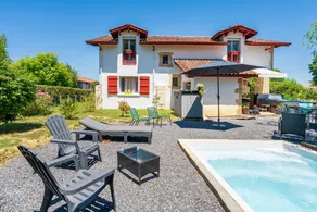 B&B with garden, pool & fast internet | Garden view - Image 3