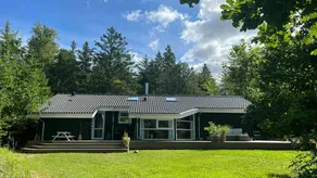 Family-oriented lovely house with barbeque, terrace & garden - Image 3