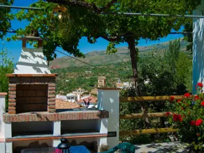 Holiday home with garden, barbeque & pool - Image 4