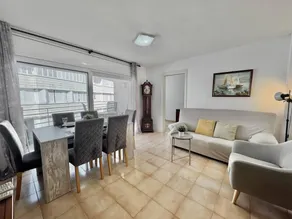 Spacious 3-bedroom apartment in central Roses, close to beach - Image 3