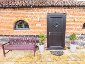 Cottage with garden - Image 3