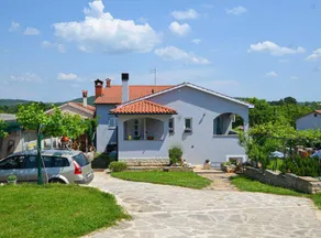 Radovani Peaceful and Serene Apartment With Terrace - Image 2