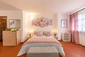 Apartment with terrace & garden | Garden view - Image 2