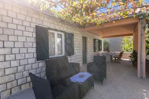 Holiday home with garden & barbeque | Garden view - Image 2