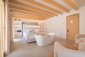 Room '201 - Junior Suite Con Balcón' with Sea View, Wi-Fi and Air Conditioning - Image 2
