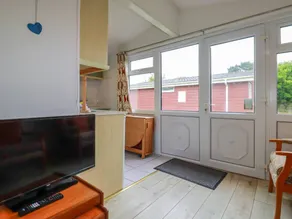 Cottage with garden - Image 4