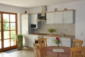 Agradable apartamento apto para niños con barbacoa, terraza y jardín | Vistas al jardín - Image 2