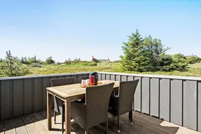 Fully equipped holiday home with barbecue & terrace - Image 3