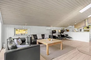 Holiday home with terrace, hot tub & sauna - Image 3