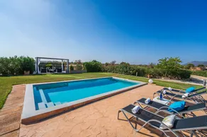 Fully equipped holiday home with private pool, barbeque & terrace - Image 5