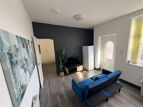 Apartment Sleeps 3 - Free Parking & Balcony - Image 2