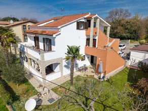 Pleasant apartment with terrace & garden - Image 2