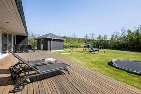 Holiday home with barbecue, hot tub & terrace - Image 2