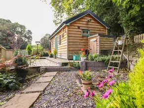 Cottage with garden - Image 2