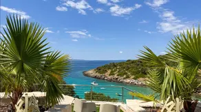 Villa with terrace, BBQ & private pool | Beach view - Image 2