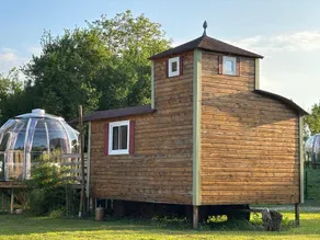 Lovely unique accommodation with heated pool & hot tub - Image 4