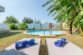 Villa with terrace, garden & private pool - Image 2