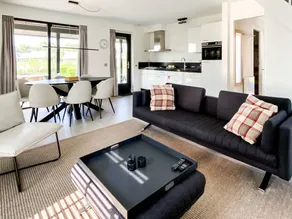 Holiday home with terrace & garden - Image 3