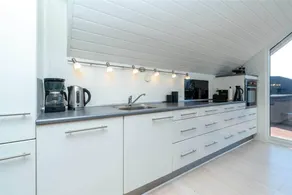 House with hot tub & BBQ - Image 4
