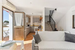 Holiday Home 'Casa Centro' with Sea View, Wi-Fi and Air Conditioning - Image 4