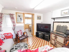 Family-oriented cottage with garden | Dogs allowed - Image 4