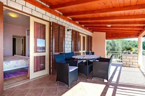 House with private pool, BBQ & garden - Image 4