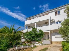 Apartamento vacacional con barbacoa y jardín | Vistas al mar - Image 2