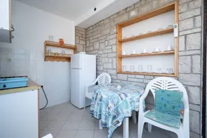 Holiday apartment with BBQ & terrace - Image 3