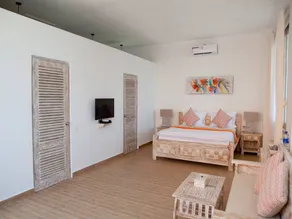 DeLuxe Double Room with sea-view veranda in 11-bedroom beachfront compound - Image 2