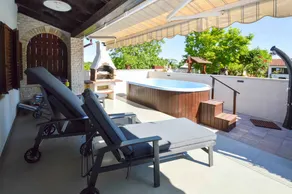 Fully equipped holiday home with private pool, terrace & barbeque | Pet-friendly - Image 2